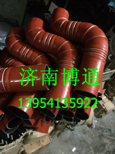 DZ93259535402,陜汽德龍中冷器出氣成型膠管,濟(jì)南博通重汽備件庫(kù)